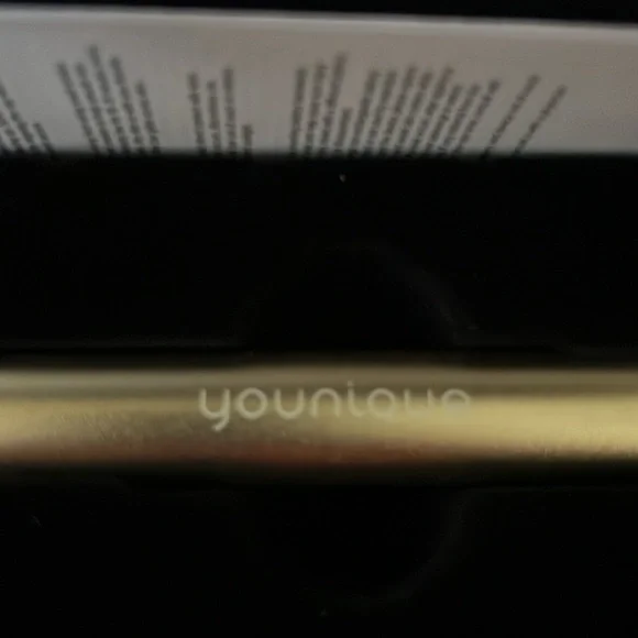 Younique Facial Beauty Bar. New in box. - Picture 2 of 3